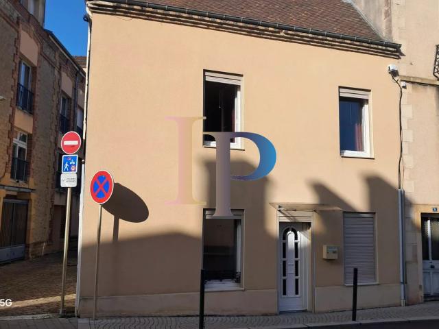 MAISON DE VILLE HYPER CENTRE PARAY LE MONIAL