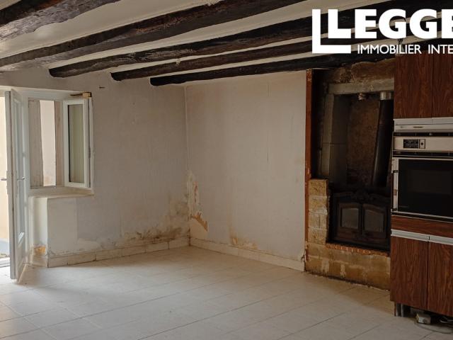 Maison de ville idéale de 3 chambres à rénover. Idéale pour un premier achat ou un investissement locatif