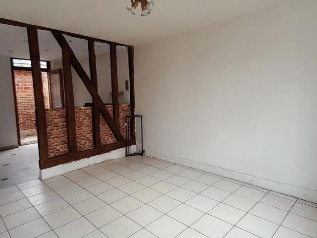 MAISON DE CENTRE VILLE A MESNILS SUR ITON