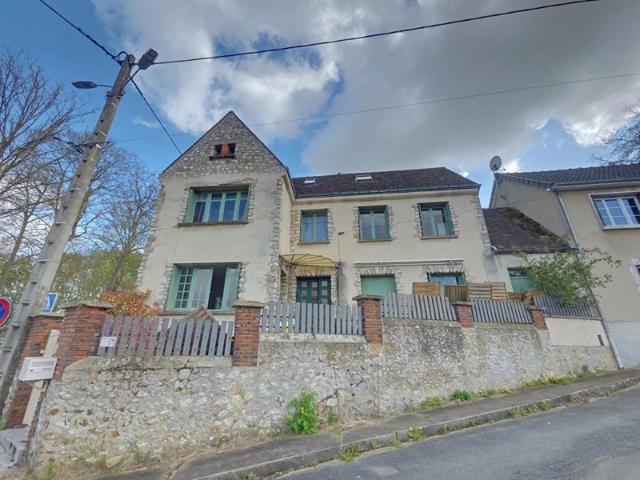 MAISON DE VILLE MAINTENON avec place de parking, tout à pied!