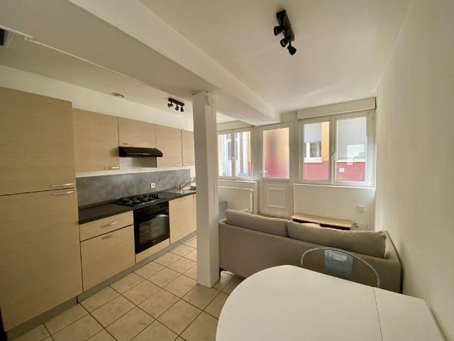 Maison de ville meublée avec extérieur. Centre ville de Bolbec 3 pièce s 42 m2
