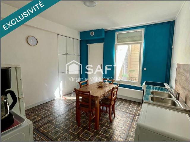 Maison de ville mitoyenne – 3 chambres – Cour