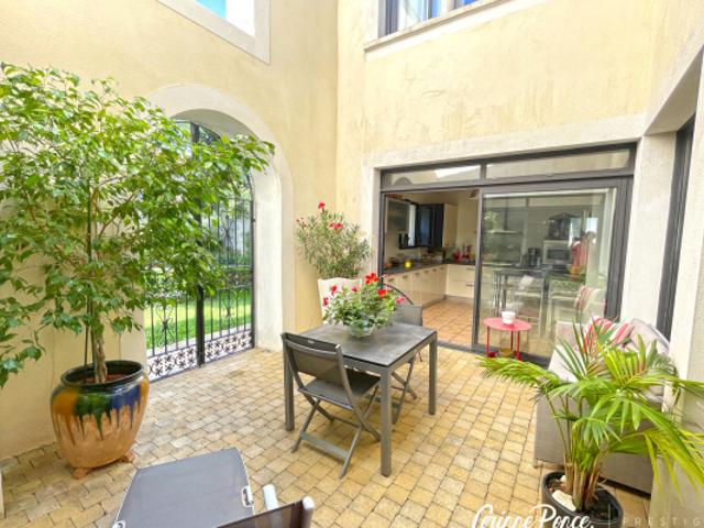 Maison de ville Nîmes Jardinet Patio Garage proposée par l'A