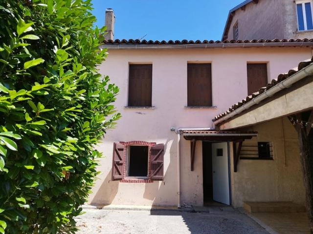MAISON DE VILLE SPACIEUSE AVEC JARDIN À SAINT GAUDENS