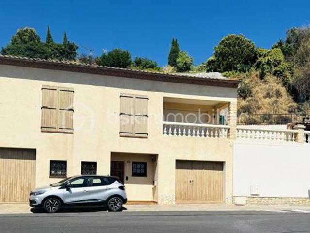 maison de ville spacieuse avec terrasse et parking