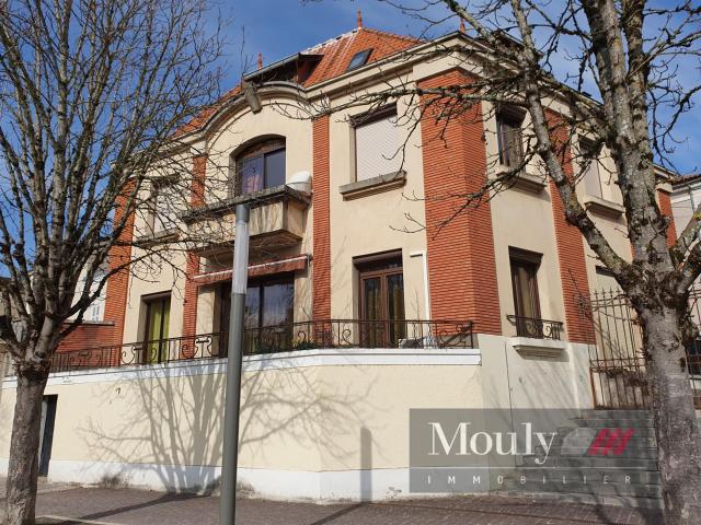 Maison De Ville Style Art Déco Dans Un Quartier Résidentiel 185m² Cahors