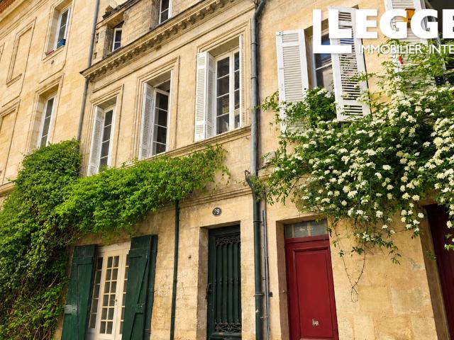 Maison de Ville sur 3 Niveaux au Cœur du Bordeaux Historique – 260 m² de Surface au Sol