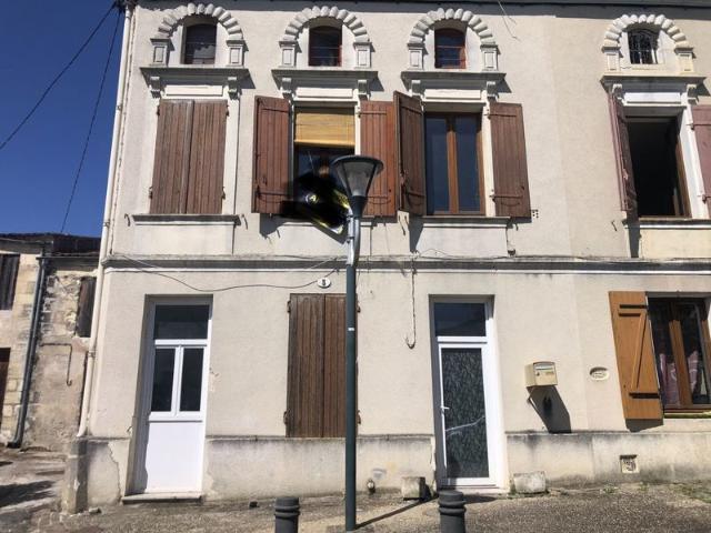 MAISON DE VILLE PAUILLAC CENTRE, DEUX NIVEAUX, DEUX CHAMBRES