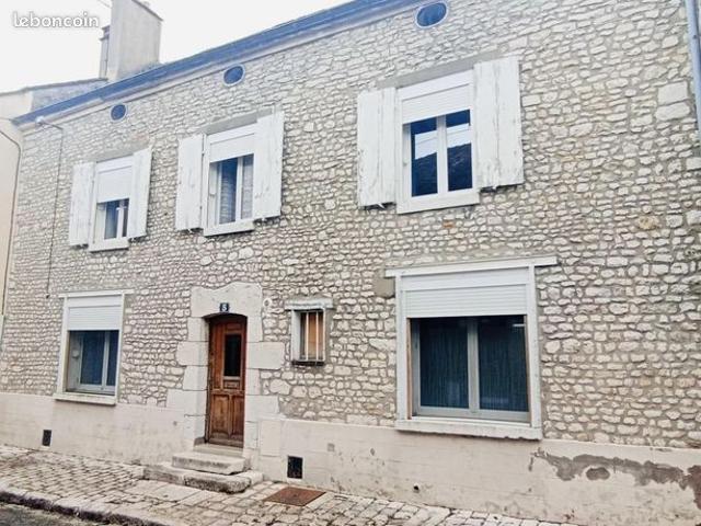 Maison de ville Plein centre Travaux Fort potentiel