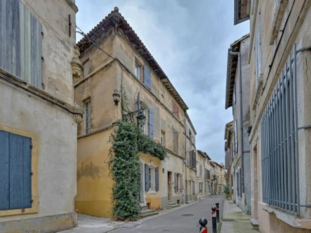 Maison de ville pleine de charme – Quartier de la Roquette à Arles