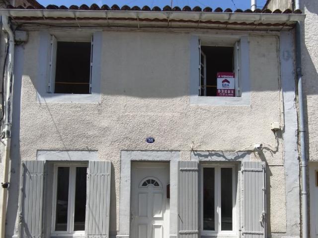 Maison de ville prête à vivre avec cour couverte et espace e. 113m² Sainte Foy la Grande