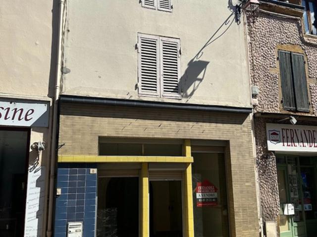 Maison de ville proche commerces, à rénover