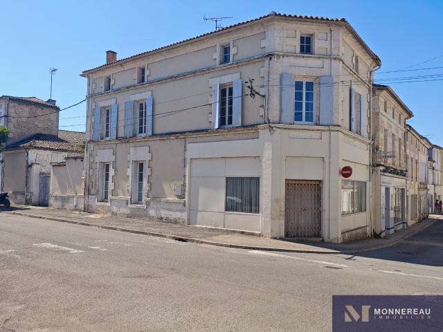 MAISON DE VILLE PROCHE TOUTES COMMODITES