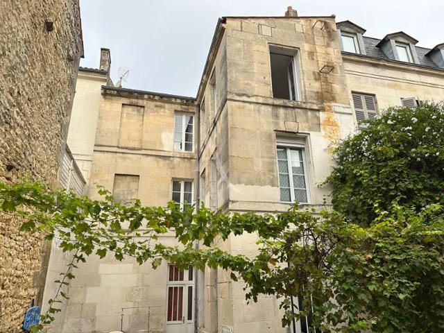 Maison de ville Rochefort Hyper centre jardin