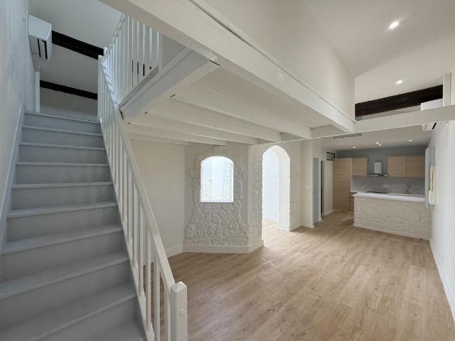 Maison De Ville Renovee 75m² Nîmes