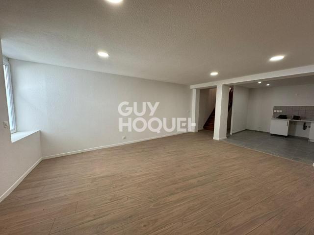 Maison de ville rénovée à proximité des commodités