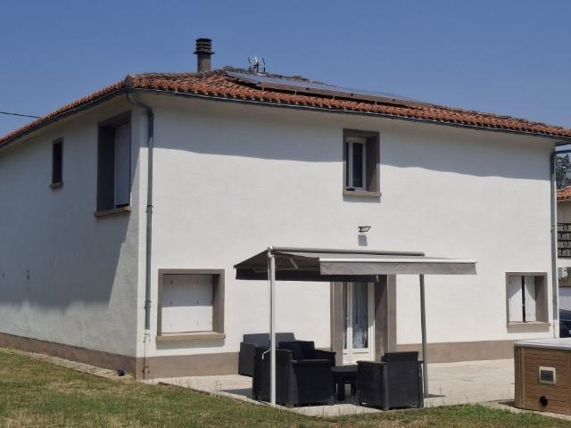 Maison De Ville Renovee Avec Atelier 149m² Chasseneuil sur Bonnieure