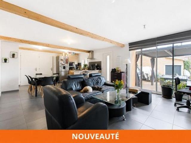 Maison de ville rénovée avec jardin intime au coeur de Saint Savin