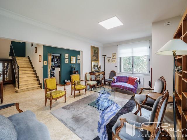 Maison de ville rénovée avec jardin intime, véranda, terrass. 154m² Albi