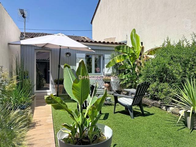 Maison de ville rénovée avec jardin intimiste