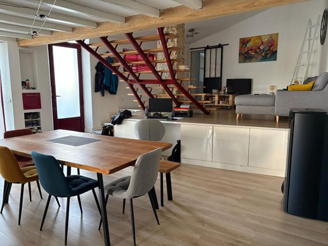 Maison de ville rénovée dans Bressuire de 105m² avec un jard. 105m² Bressuire