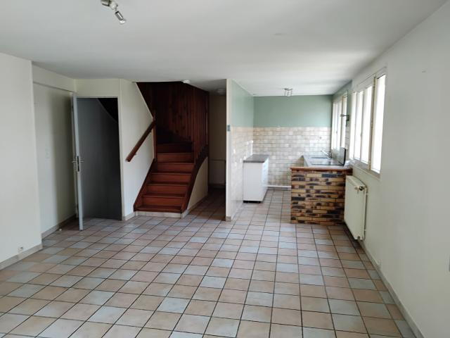 Maison de ville T3 duplex avec grand garage, Autun