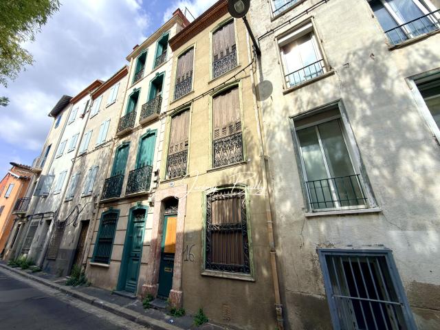 Maison de ville T5 à rénover avec terrasse