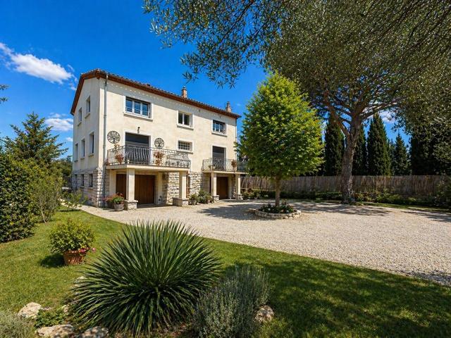 Maison De Ville T6 Avec Garages Et Piscine 243m² Carcassonne