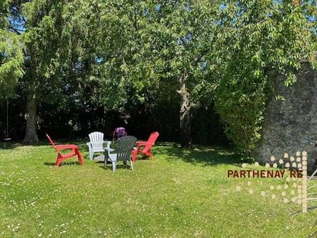 Maison de ville T6 avec jardin à PARTHENAY