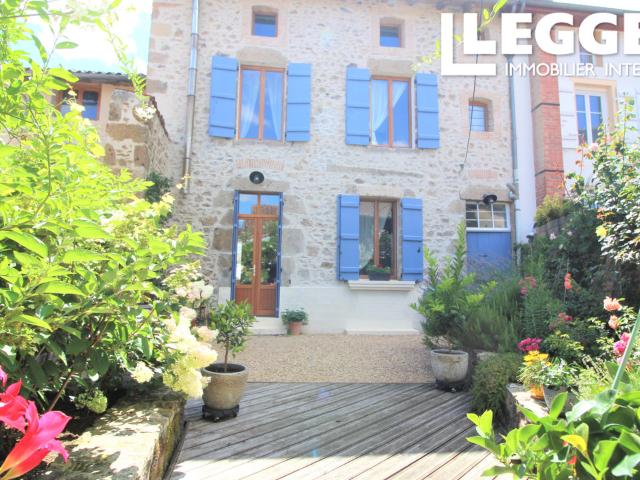 Maison de ville très élégante de 4 chambres, 2 salons, 3 salles de bains. Centre Rochechouart