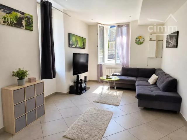 Maison de ville vendue louée – Idéal investissement locatif – Montendre 17