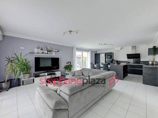Maison Decines Charpieu 6 pièces 135 m2 + garage et cave