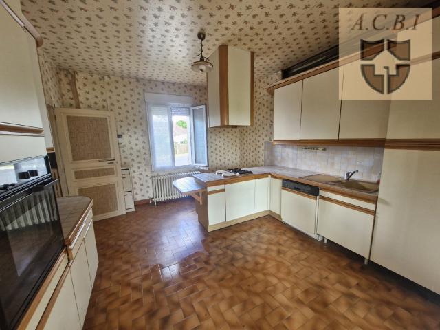 Maison d'environ 156m2 proches commerces et écoles et 30 minutes de Blois