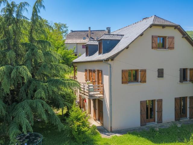 Maison d'environ 255 m² avec 2 Logements + 954 m² de terrain 255m² Saint Christophe Vallon