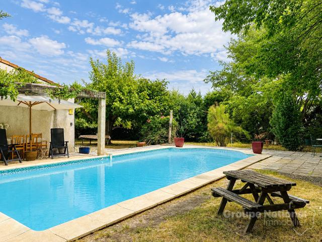 Maison d'environ 70m2 sur 1200m2 de terrain avec piscine à Goudargues