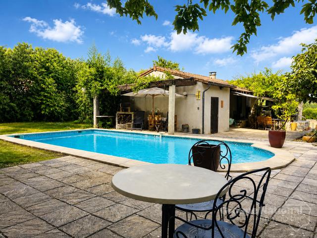 Maison d'environ 70m2 sur 1200m2 de terrain avec piscine à Goudargues