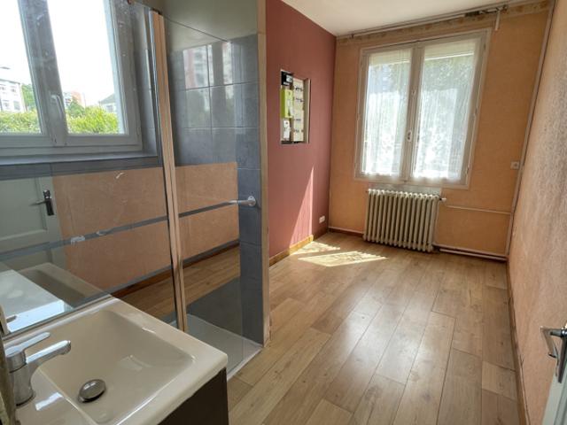 Maison d'environ 76 m2 3 chambres Terrain arboré garag