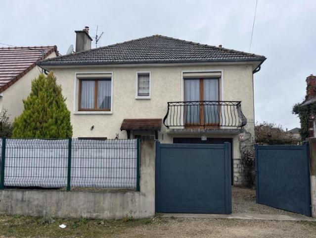 Maison d'environ 80 m2 avec 2 chambres sur une parcelle de 400m2