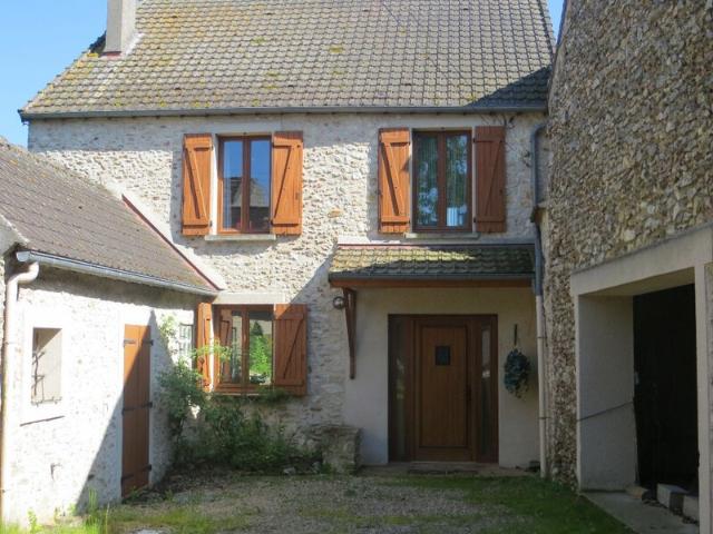 Maison, dépendances, grand terrain
