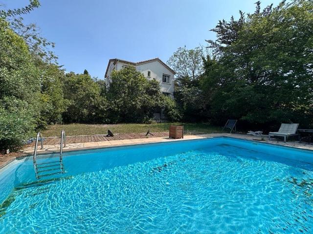 Maison des années 70 sur un terrain de 1251 m² 203m² Sète