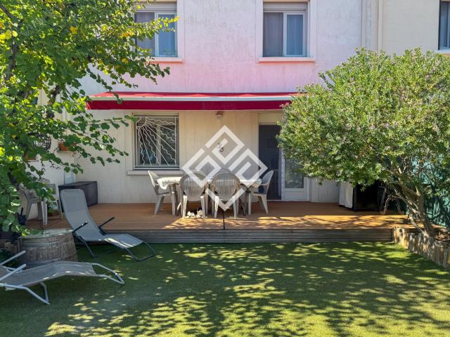 Une maison avec jardin dans un quartier recherché