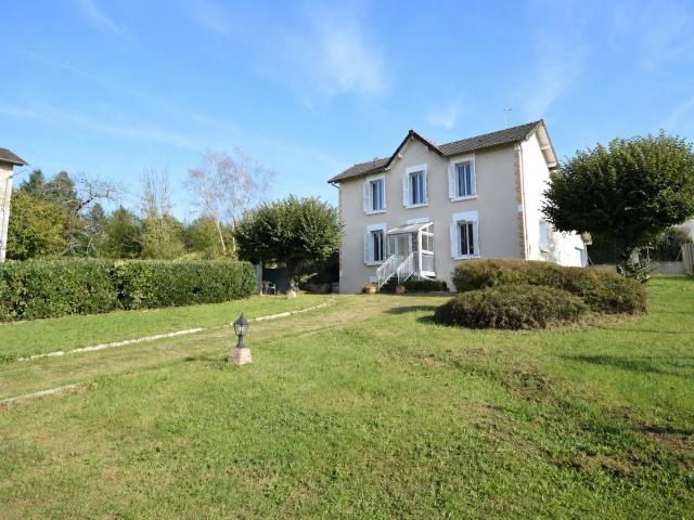 Maison des années 1930 avec jardin clos à Saint Brice sur Vienne