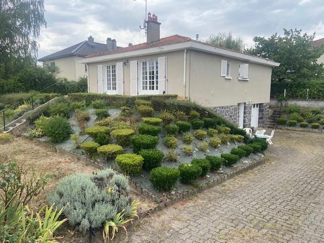 Maison des années 1970 avec sous sol sur terrain clos de 680 M2