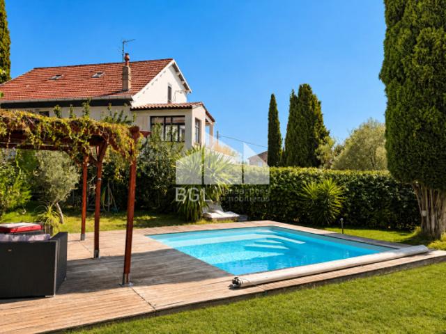 Maison des années 30 avec piscine proche de la plage