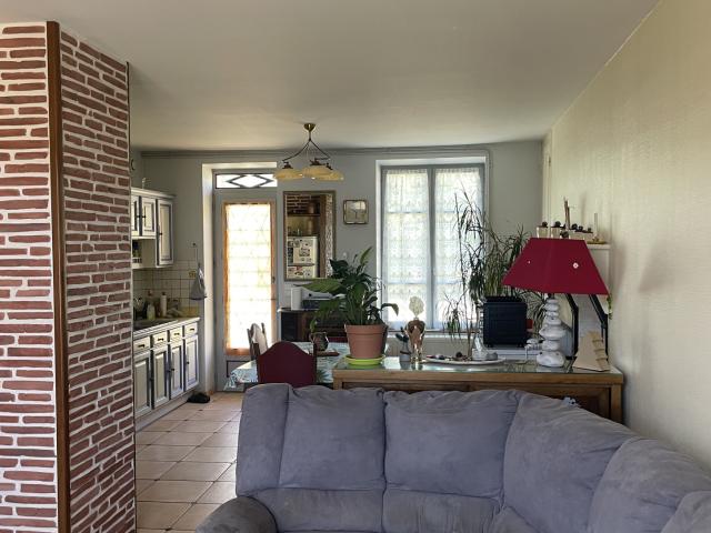 Maison d'habitation avec 3 chambres, bureau, garage et cave