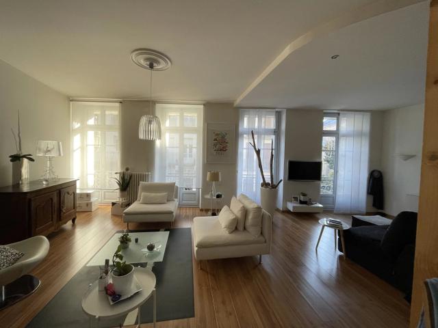 Maison d'habitation + Commerce ou bureaux