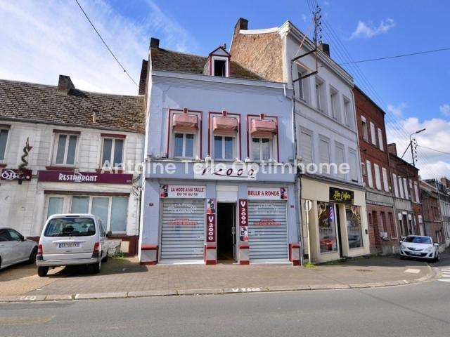 Maison d'habitation & commerce libre avec jardin clos en centre ville Le Cateau