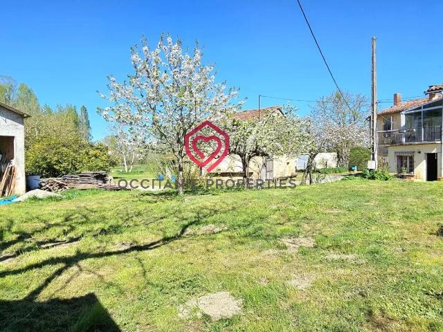 Maison d'habitation à rénover avec dépendances m² Sainte Suzanne