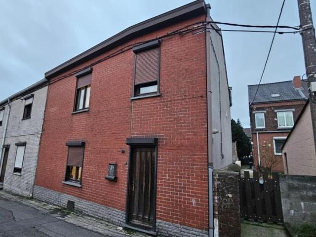 Maison d'habitation avec 3 chambres et cour