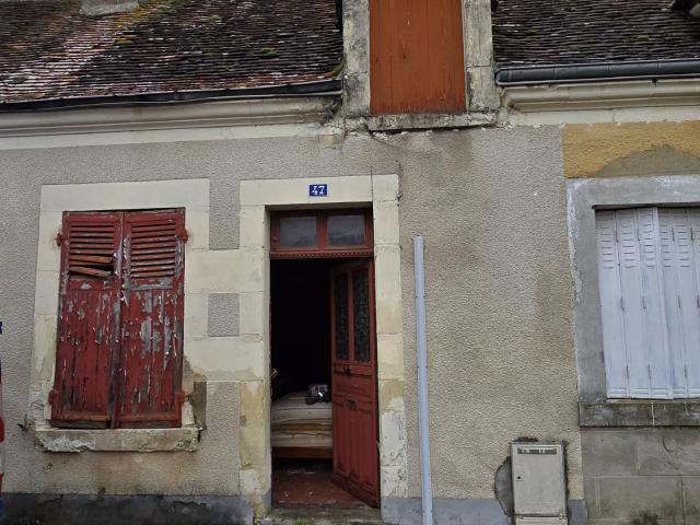 Maison d'habitation avec jardin et dépendances